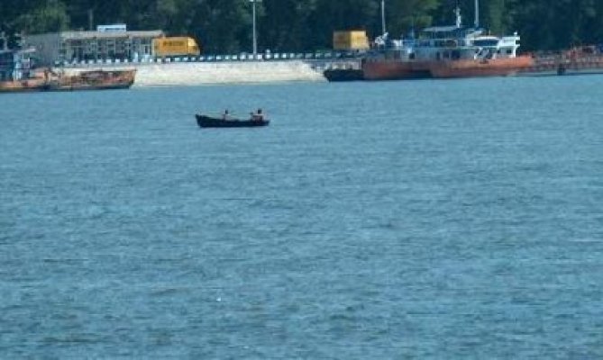 O navă s-a scufundat în Dunăre din cauza furtunii